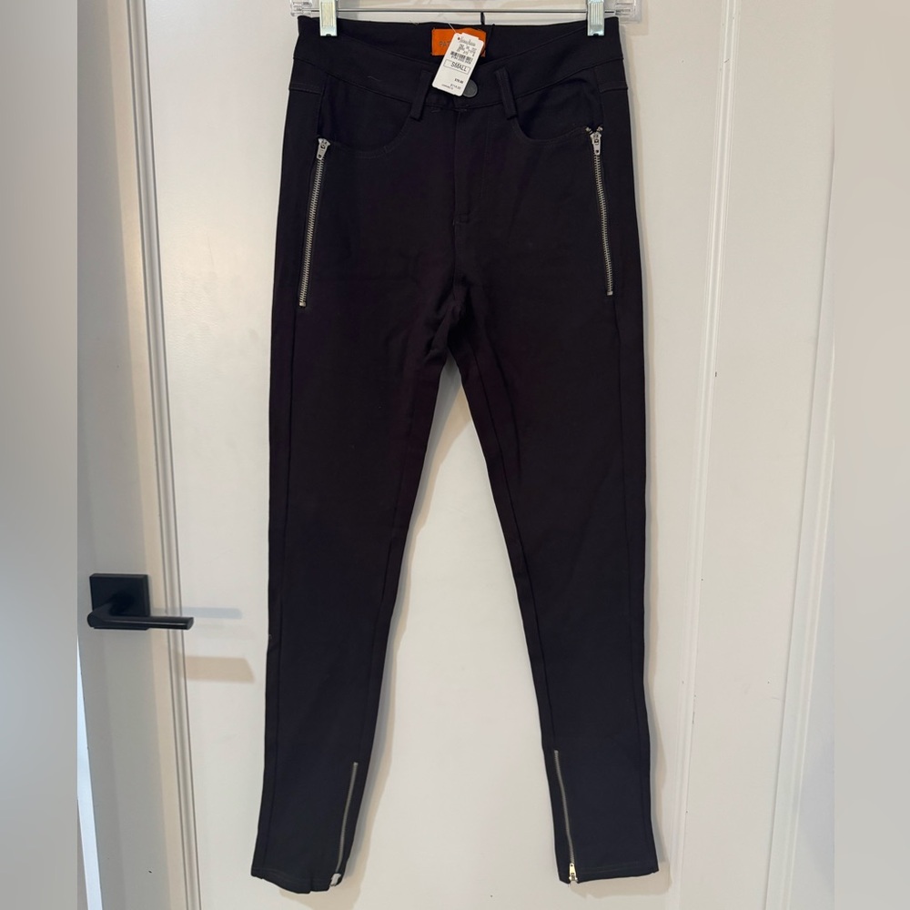 Black tapered trousers, NWT